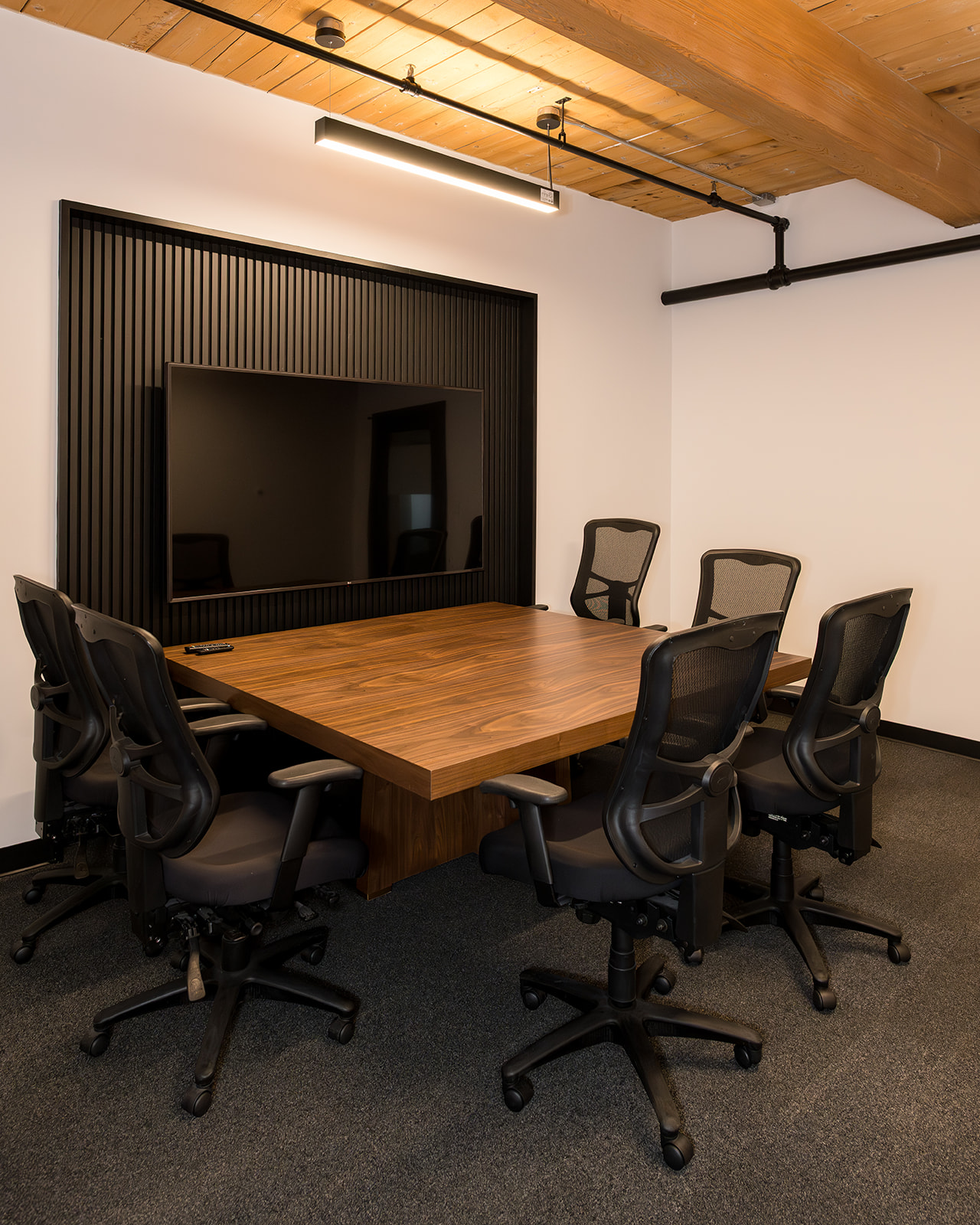 Conference 211 — table for six with wall display